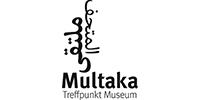 logo multaka treffpunkt museum mit arabischem schriftzeichen